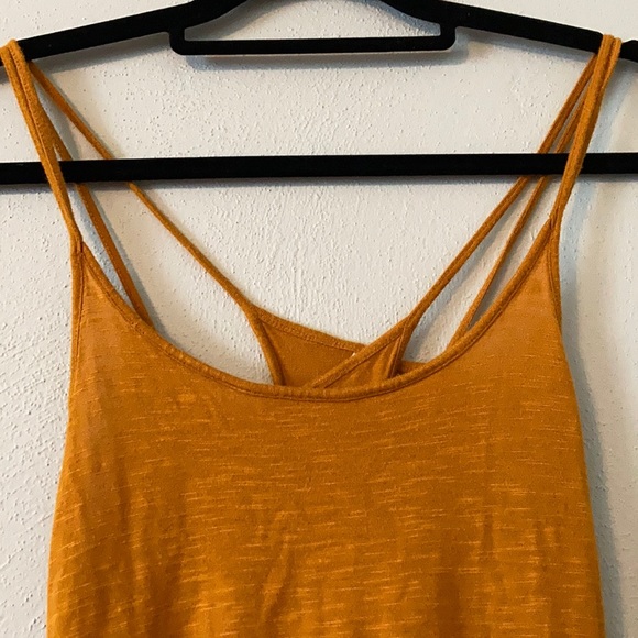 Tresics Tops - cross strap tank top🦋
